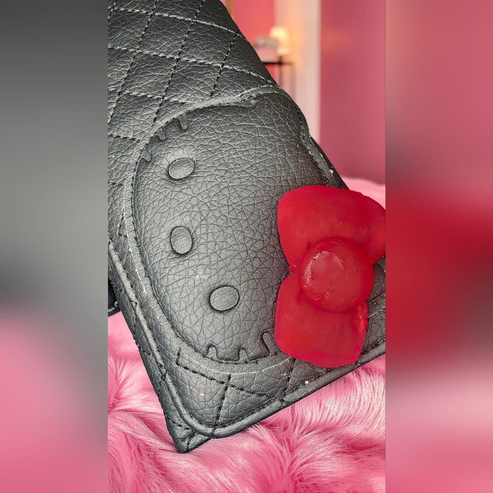 Vintage 2011 Loungefly Hello Kitty Black Quilted Tote & Wallet Set - Picture 11 of 16